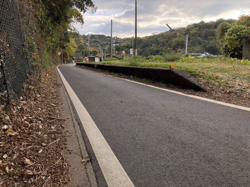 旧・木津ノ浜駅跡にあるプラットホーム遺構