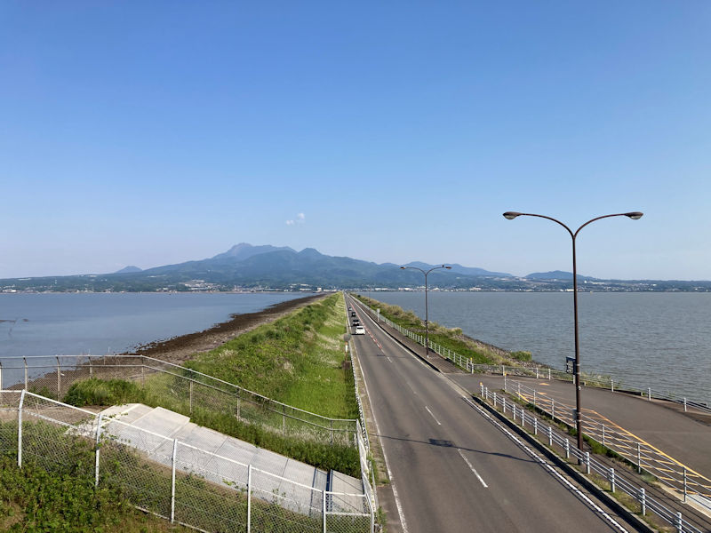 南側：雲仙を望む